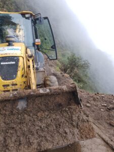 Invierno golpea al Cañar: Prefectura despliega maquinaria en toda la provincia para mantener las vías operativas.