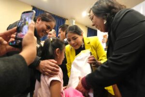 174 kits de útiles escolares fueron entregados a los hijos de las “Hormiguitas Chuas”